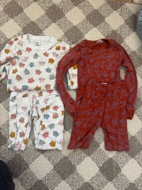 2 Hannah Andersson Cotton Cat Print Pajama Set - White & Rust Red 6-7